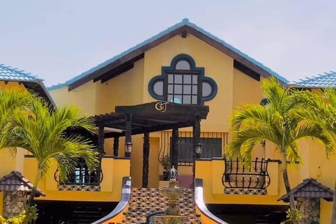 Inclusive Day Pass at West Bay Beach Resort Honduras - The Sum Up