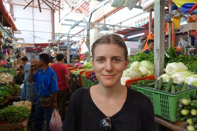 Lets Go for Kuala Lumpur Food Experience With Local Host - Group Size Limitations