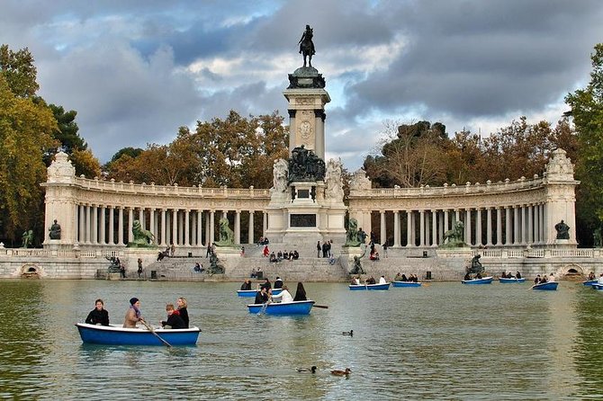 Madrid Private Walking Tour of Thyssen and Reina Sofia Museums - Accessibility Information