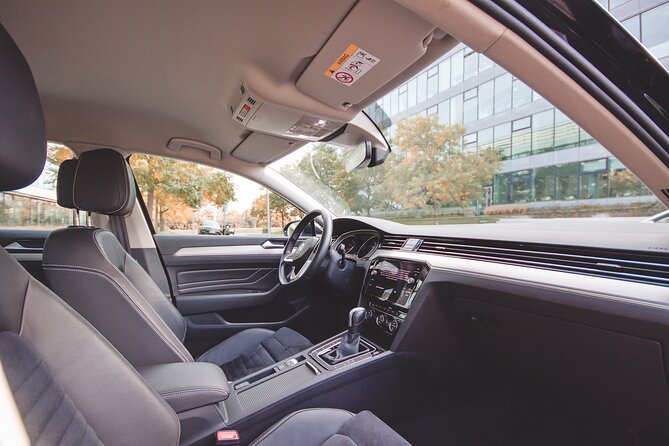 Prague to Vienna - Private Transfer by LIMOUSINE 3+1pax - Pricing and Policies