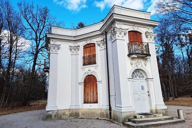 Private Audio Book City Rally Around Nymphenburg Palace in Munich - Operated by Sir Peter Morgan
