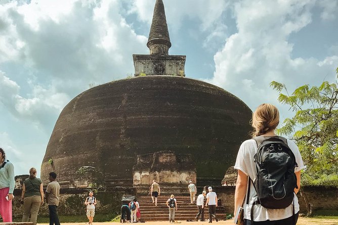 Private Departure Transfer : Polonnaruwa Hotels to Airport (CMB) - Near Public Transportation