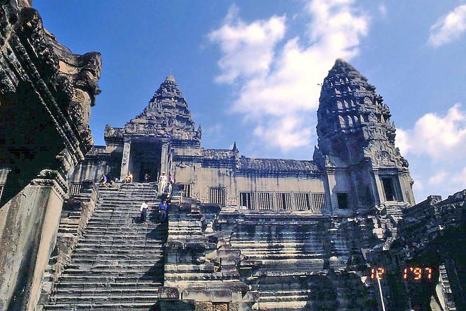 Private Guide Tour & Sunrise Angkor Wat, Angkor Thom & Ta Prohm - Refreshments and Meals Included