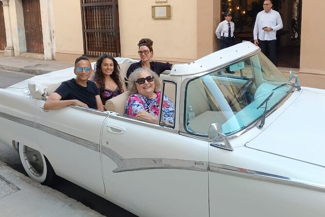 Private Self-Guided Classic Car Tour in Cartagena