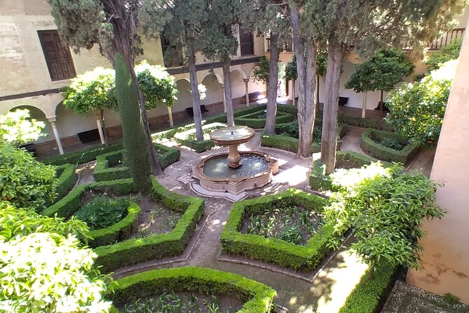 Private Tour to the Alhambra With Official Guide