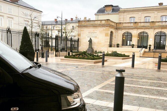 Private Transfer From the City of Paris to Reims or Épernay - Bottled Water Included