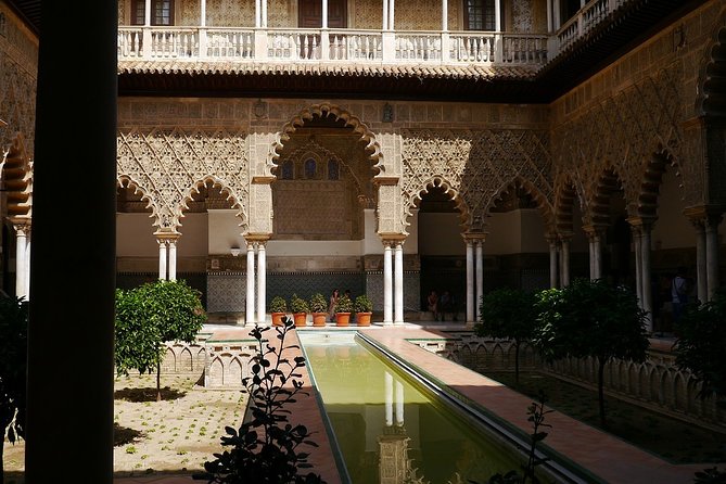 Private Visit to the Alcazar, Cathedral and Giralda. - Price and Booking