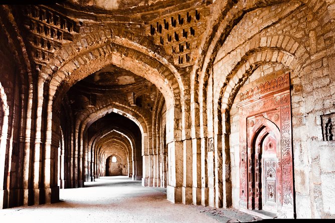Qutub Minar & Mehrauli Temple/Market - Attire