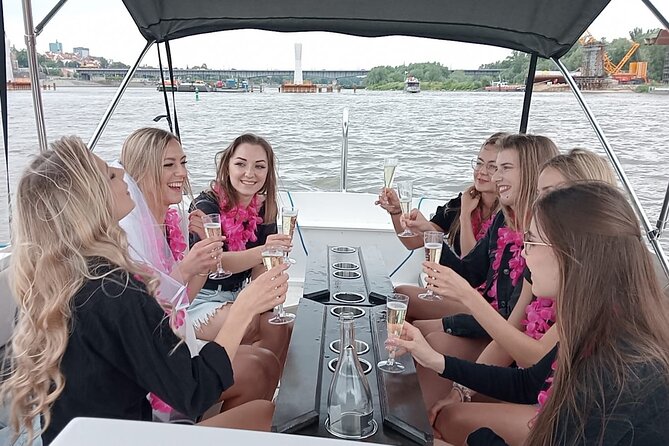 Rental of Motorboat for 10 on Vistula in Warsaw No License Needed - Pricing, Booking, and Policies