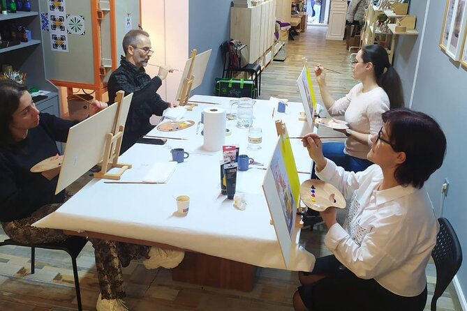 Small Painting Group With a Local Artist in Porto - Start Time
