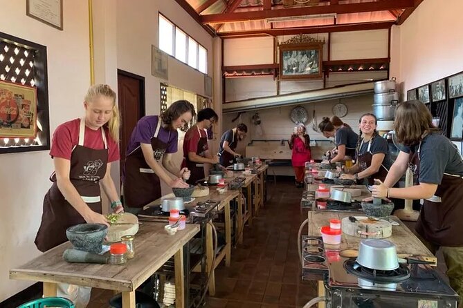 Thai Food Culture and Cooking Techniques From Our Garden in Chiang Mai - Culinary Techniques Demonstrated