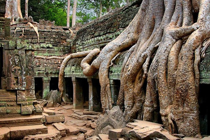 Three-Day Tour Discover Angkor Wat , 1000 Linga Carving and Floating Village - Immersive Floating Village Experience