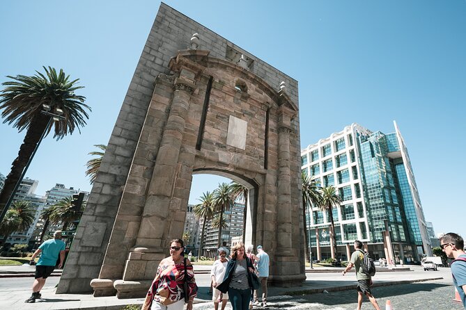 Tourist Bus Discover Montevideo - Onboard Amenities