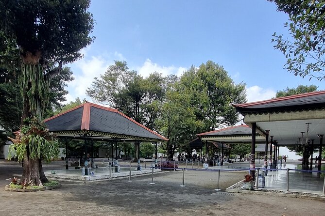 Yogyakarta Keraton & Tamansari Water Castle English/France Guide - Frequently Asked Questions