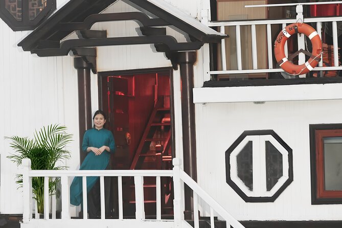 2 Days and 1 Night 4 Star Traditional Wooden Cruise in Halong Bay - Special Perks and Charges