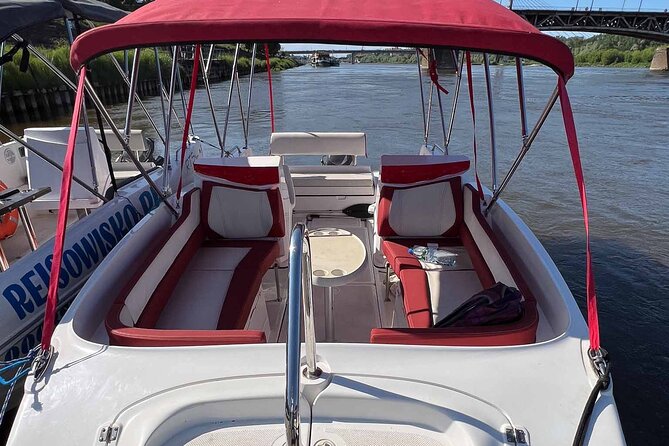 2h Rental of Motorboat for 10 in Warsaw No License Needed - Boat Capacity and License Policy