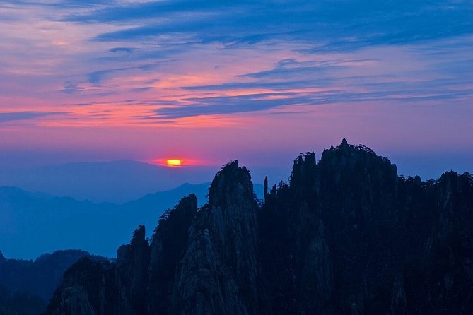 3-Day Mount Huangshan Private Tour With Hongcun Village and Tunxi Old Street - Booking and Pricing Details
