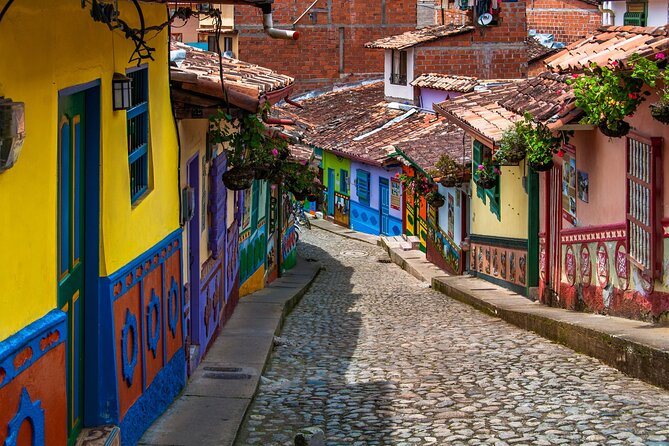 3-Hour Private Guided Tour in Medellin - Local Transportation Included