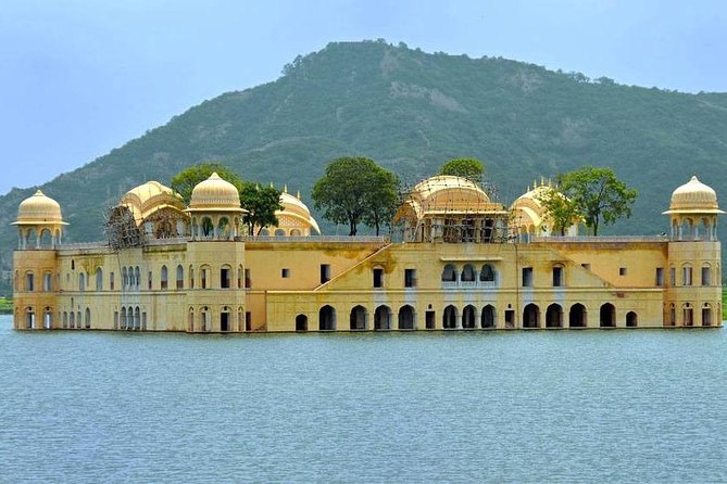 4 Days Guided Jaipur, Ranthambore Tigers, Udaipur Tour With Safari,Lunch & Hotel