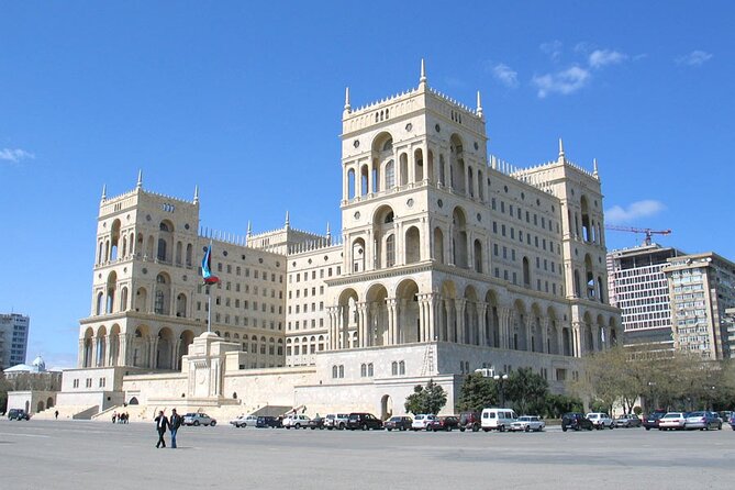 Arrival Private Transfers: Heydar Aliyev Airport GYD to Baku in Business Van - Additional Amenities
