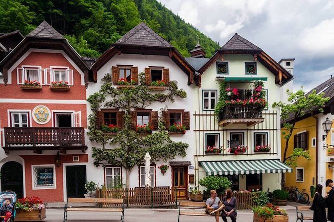 Arrival Private Transfers: Salzburg Airport SZG to Salzburg in Luxury Van - Service Highlights