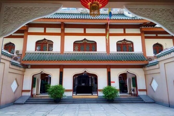 Chengdu Muslim Day Trip: Panda Breeding Base, Mosque, Wuhou Temple & Jinli - Meals & Accommodation