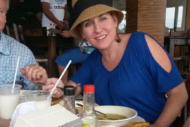 Combo Tour: Christmas Lights and Medellin City Tour Including Traditional Food