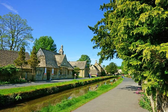Cotswolds Countryside Tour by Coach: Villages, Views, and Lunch - Lunch at The Old New Inn