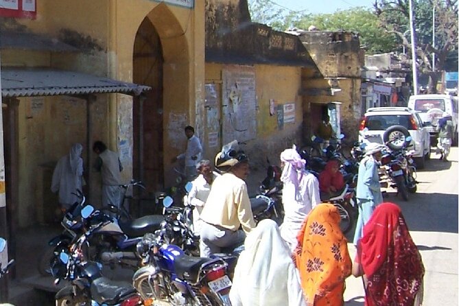 Day Excursion to Neemrana Fort From Delhi - Inclusions and Exclusions