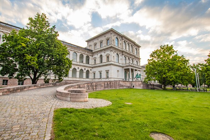 Discover Munich'S Most Photogenic Spots With a Local - Iconic Landmarks and Cultural Sites
