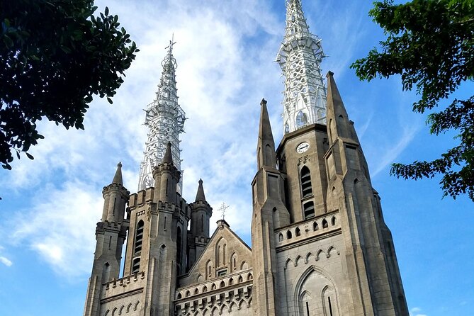 Enjoy The History Of Jakarta Now and Past - Experiencing Jakartas Vibrant Present