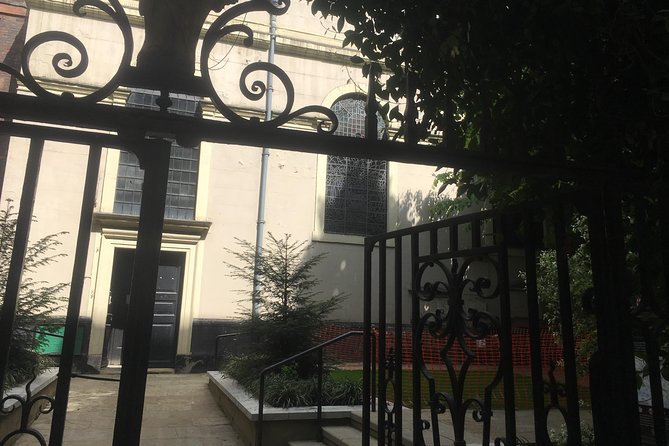 Explore Ancient Alleyways in the Footsteps of Dickens: A Self-Guided Audio Tour - Accessibility and Group Details