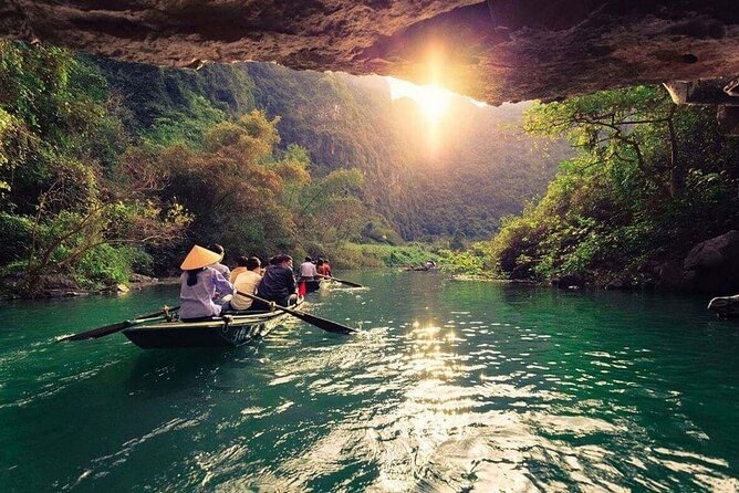 Explore Hoa Lu, Tam Coc and Ninh Binh in a Day Tour From Hanoi - Sampan Boat Ride in Tam Coc