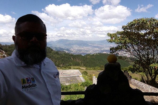 Gold Pack PE Tour With C13, Barrio PE, Museum, Memory House and GuataPE (16 Hrs) - Frequently Asked Questions