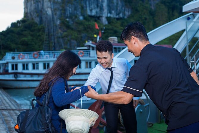 Halong Wonder Bay Day Cruise (Small Group on Boat & Buffet Lunch)