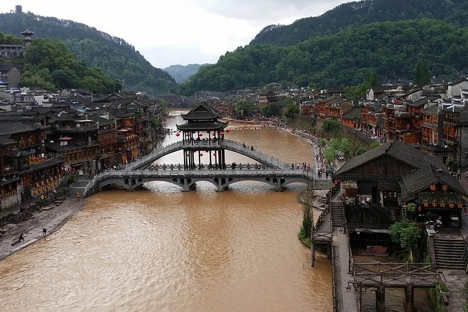 Private Overnight Tour to Fenghuang Old Town From Changsha - Dining Options