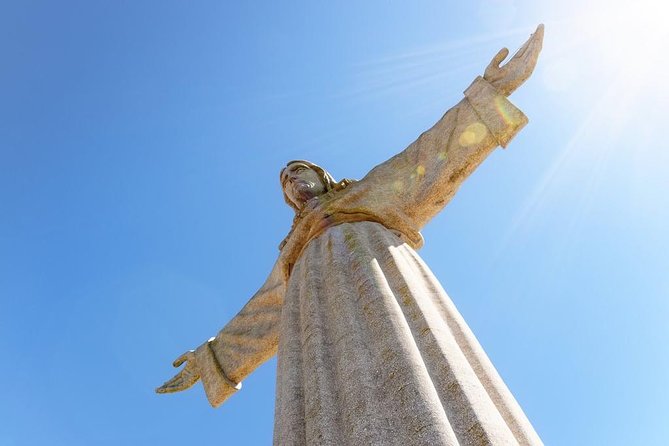 Private Tour From Lisbon to Historical Houses W/ Lunch & Wine Tour and Tasting - Dining Experience