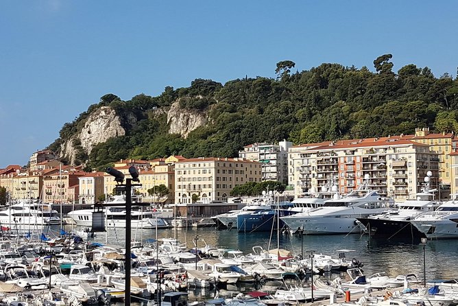 Private Transfer: Nice City to Nice Airport NCE in Business Car - Meet & Greet Service