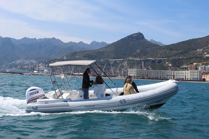 Rent Predator Dinghy 6.80 WITHOUT LICENSE - The Sum Up
