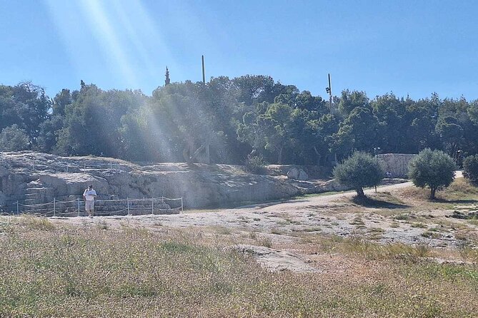 Revealing the Archaeological Lanscape With a Specialist - Specialized Digging Tools