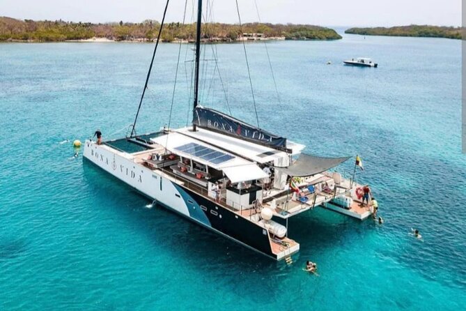 Rosario Islands Catamaran - Onboard Amenities