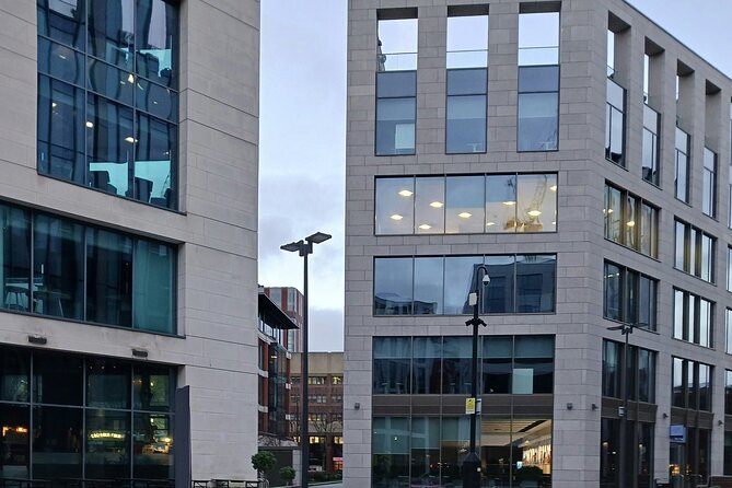 Self Guided Adventure Hunt: Leeds Landmarks! - Experience Civic Hall and More