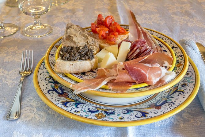Siena in 3 Wines: Exclusive Wine Tasting With an Expert & Food Pairing - Beverages Offered