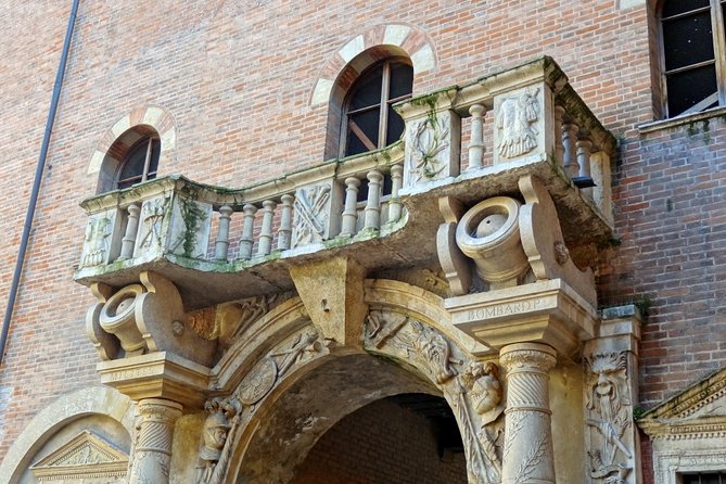 Touristic Highlights of Verona on a Private Full Day Tour With a Local - Entertaining Performances and Events