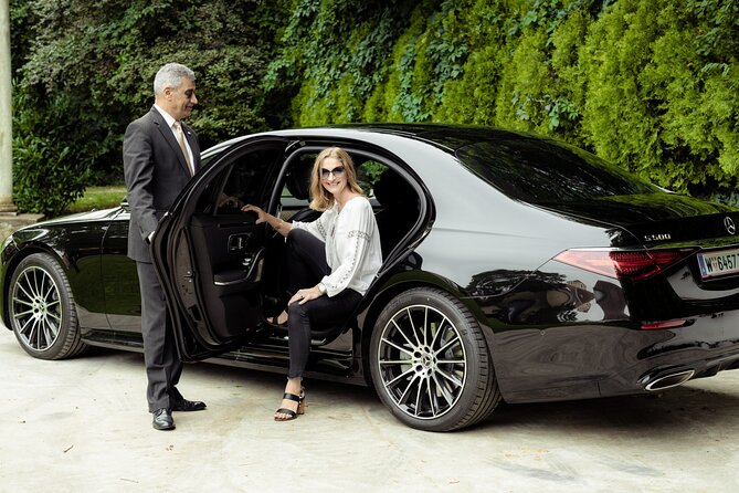 Vienna City to Vienna Airport Private Transfer Schwechat One Way - Operated by Privately Guided Tours