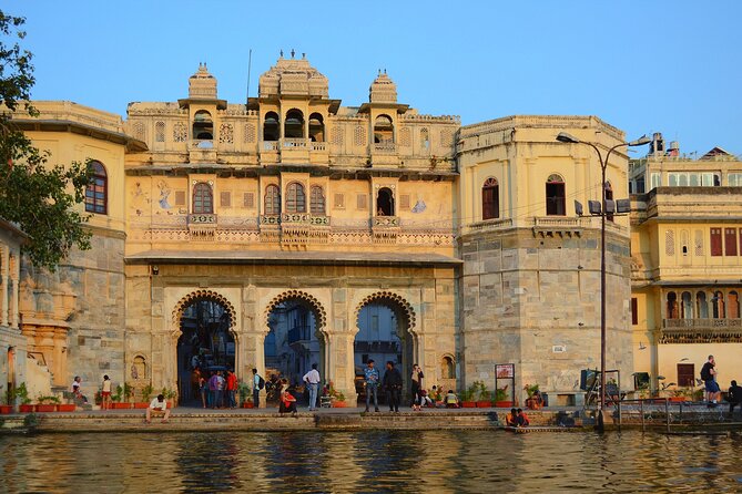 Visit Udaipur in Private Car With Guide Service - Booking Options