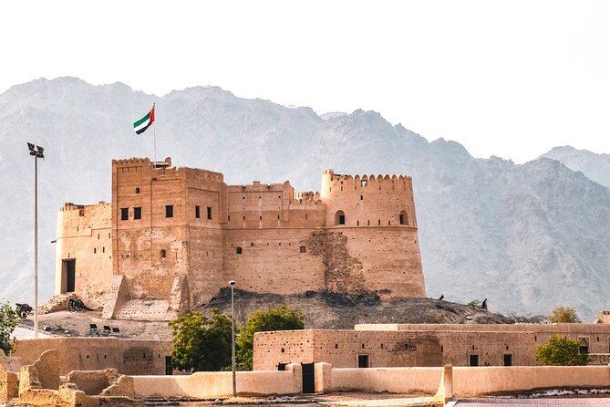 6 Emirates in a Day Tour With Lunch & Private Transfer Dubai - Good To Know