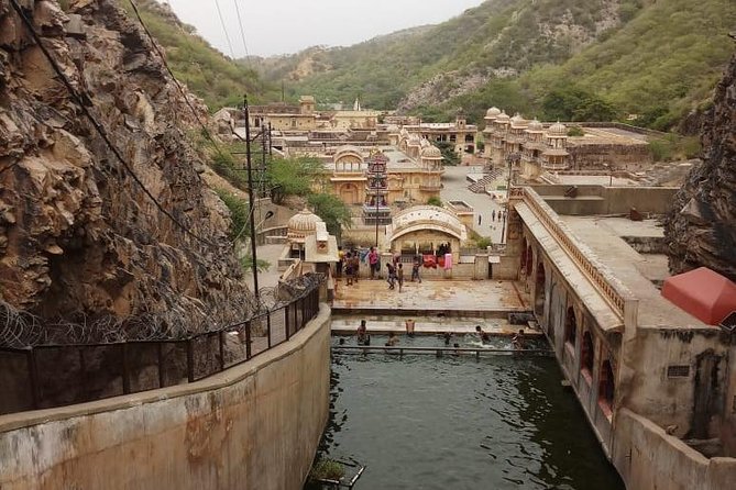 2-Days Golden Triangle Tour to Agra & Jaipur From Delhi - Dining Experiences