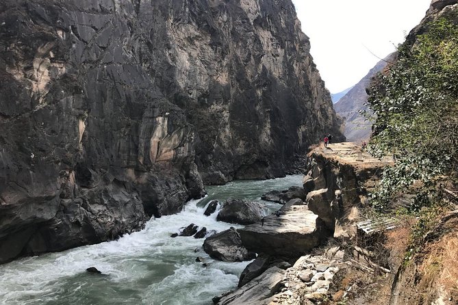 2-Days Lijiang Tiger Leaping Gorge Hiking Tour and Drop off at Lijiang Area
