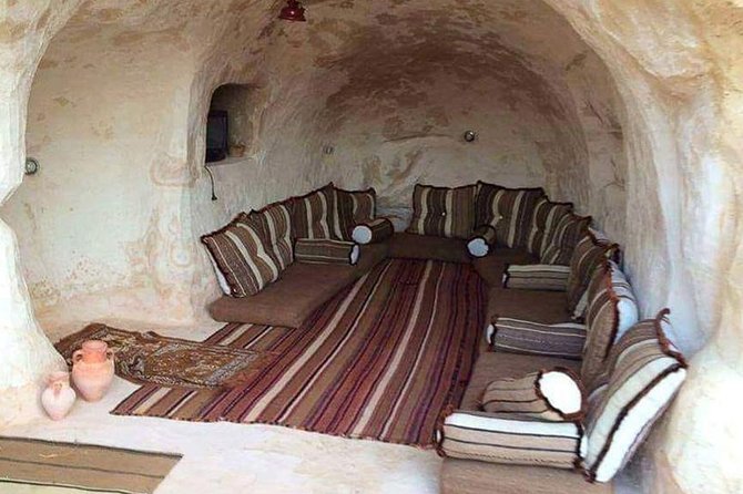 3 Days Trip To Siwa Oasis and Western Desert From Cairo - Tour Guide and Activities